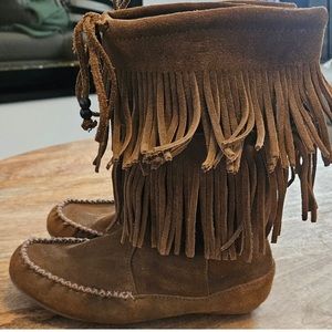 Minnetonka Mocassin Boots Fringed Size 8 Brown Suede Leather EUC